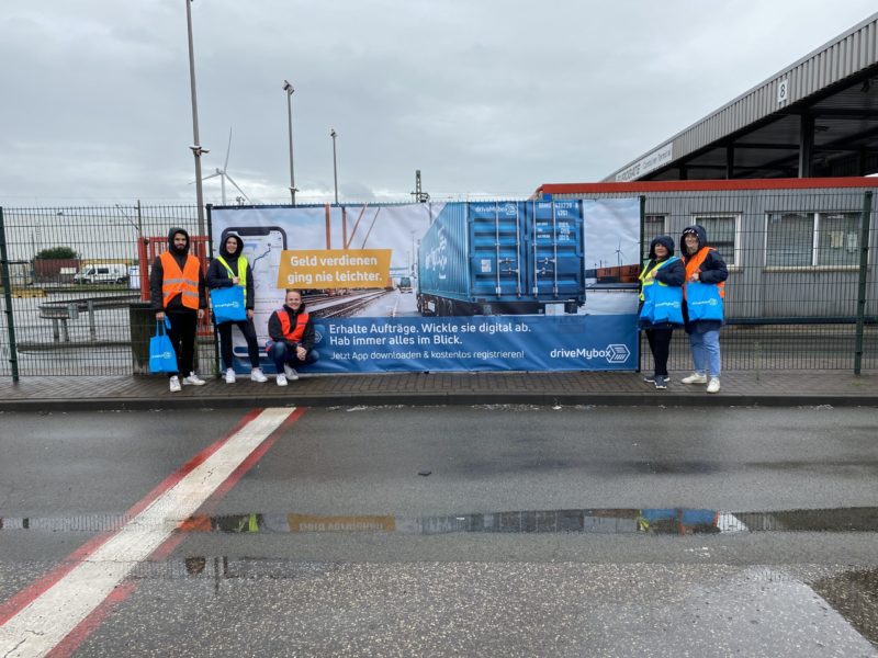 Boxenstopp mit driveMybox: Verteil-Aktion am Hamburger Hafen