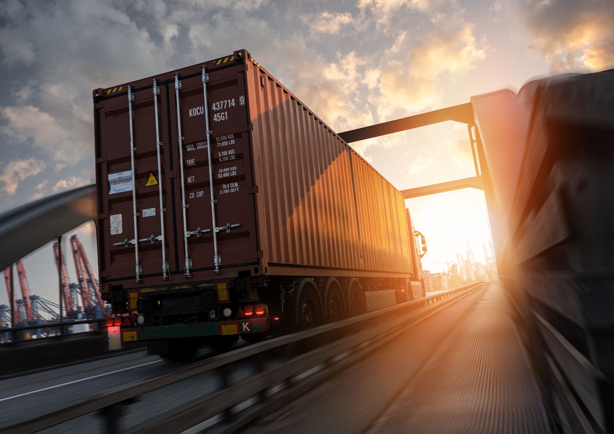 Hafenumfuhr in Hamburg: Containertransporte über die driveMybox Plattform im Nahverkehr buchen